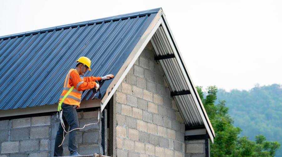 Expert Emergency Roof Repairs services in Cambridge, IA